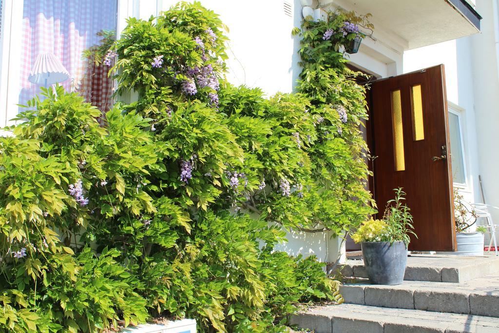 Pensionat Strandgarden Molle Exterior photo